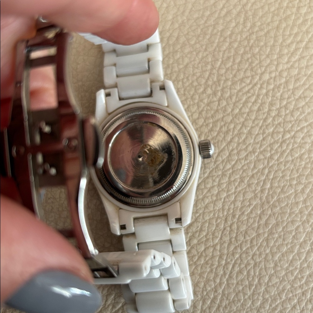 ONISS OARIS SAPPHIRE White Ceramic Watch with Mother of Pearl Dial and Diamonds - Picture 4 of 5